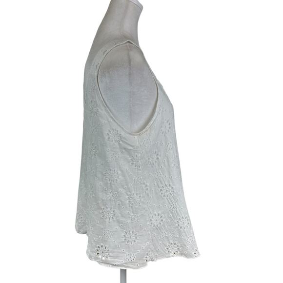 Cupshe White Eyelet Sleeveless Top Size Medium - Picture 4 of 9